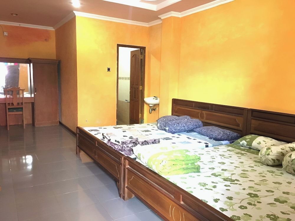 Hotel Alami near Alun-Alun Klaten Family Room 2