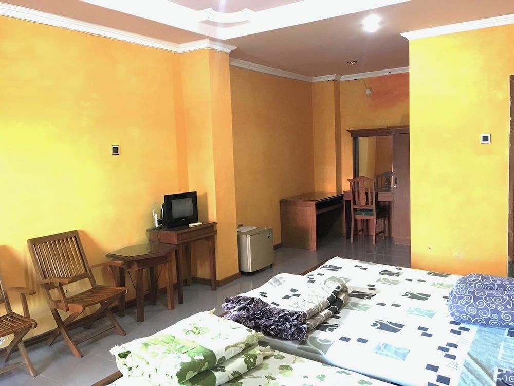 Hotel Alami near Alun-Alun Klaten Family Room 4