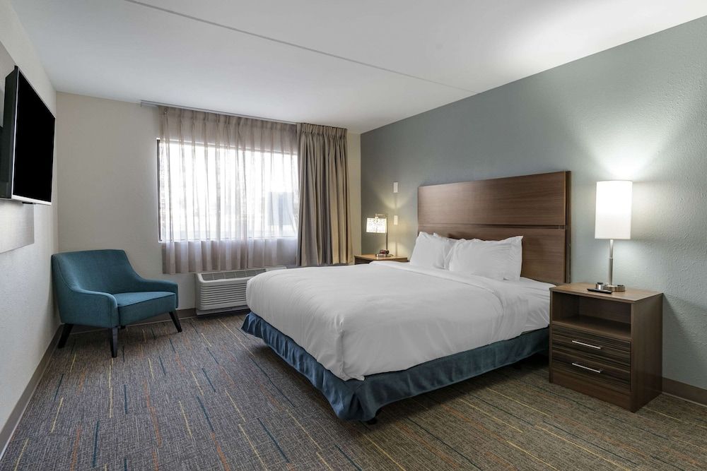 Suite, 1 King Bed, Accessible, Non Smoking