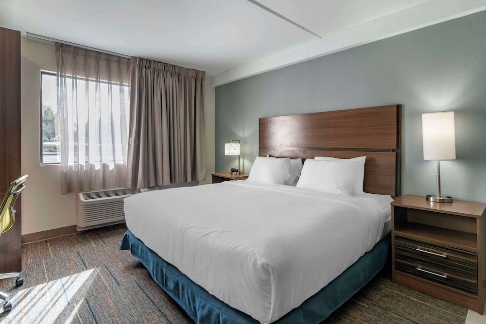 Suite, 1 King Bed, Accessible, Non Smoking