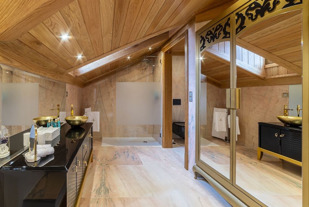 Sintra Marmoris Camelia Deluxe Room 4