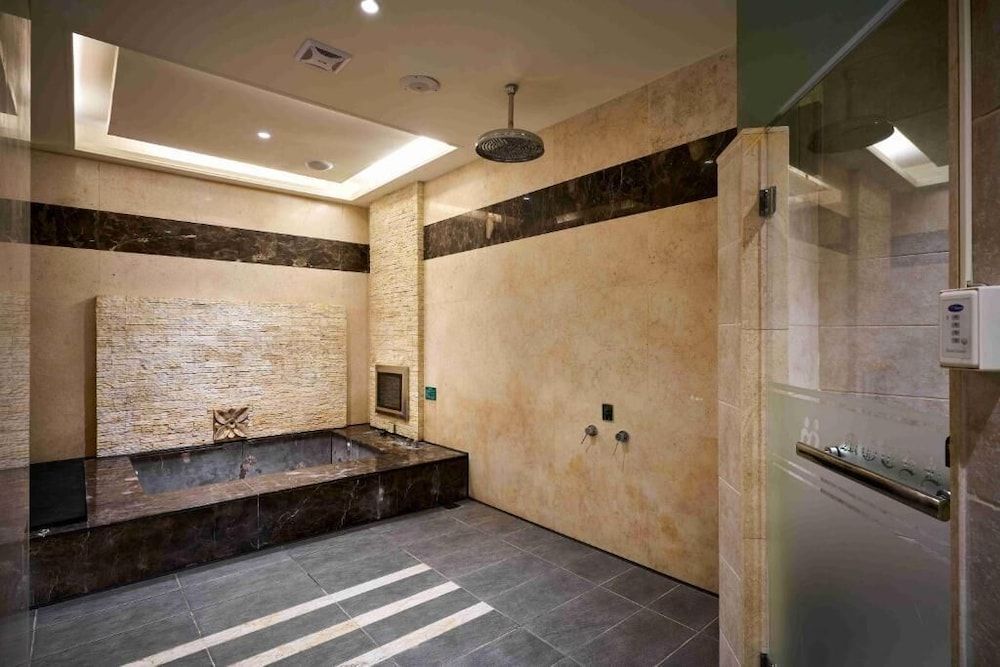 Purple Rainbow Motel Superior Double Room 5