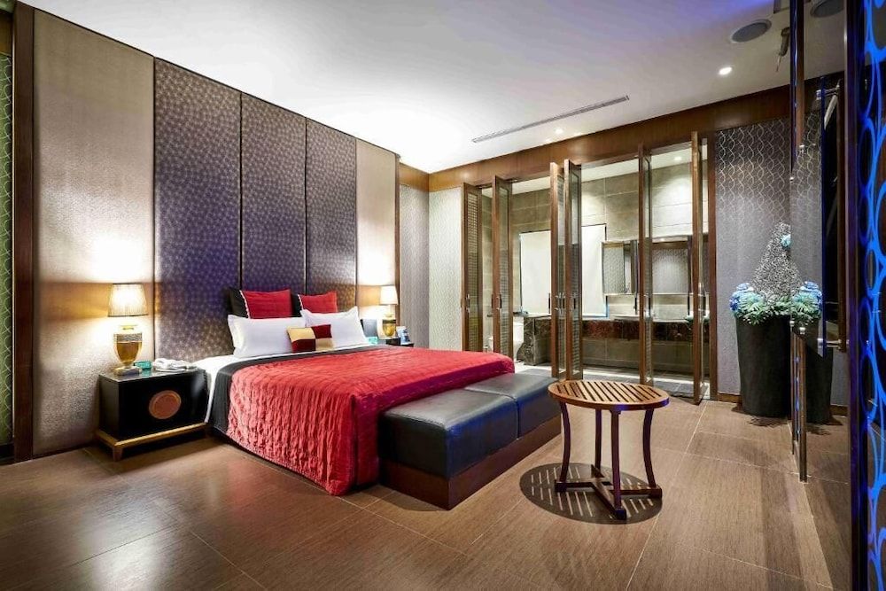 undefined Purple Rainbow Motel 6