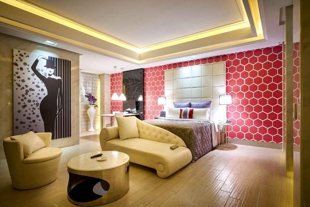 undefined Purple Rainbow Motel 2