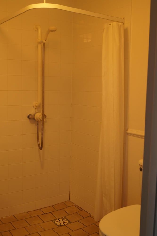 The Narrows Guesthouse Superior Double Room, Ensuite, Marina View (R1) 3