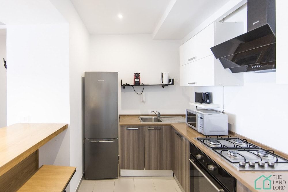 Brand new Spacious 1bd apt With City View Apartment 10