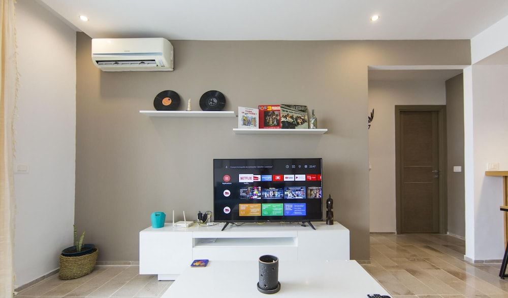 Brand new Spacious 1bd apt With City View Apartment 22