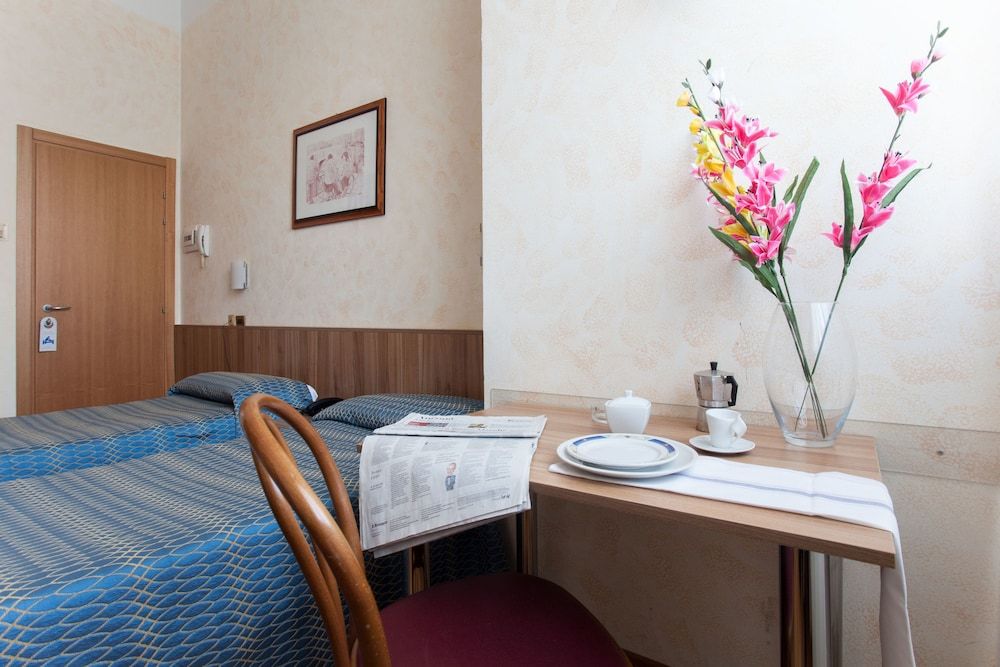 Residence Lepontina Twin Room, 2 Twin Beds, Kitchenette 9