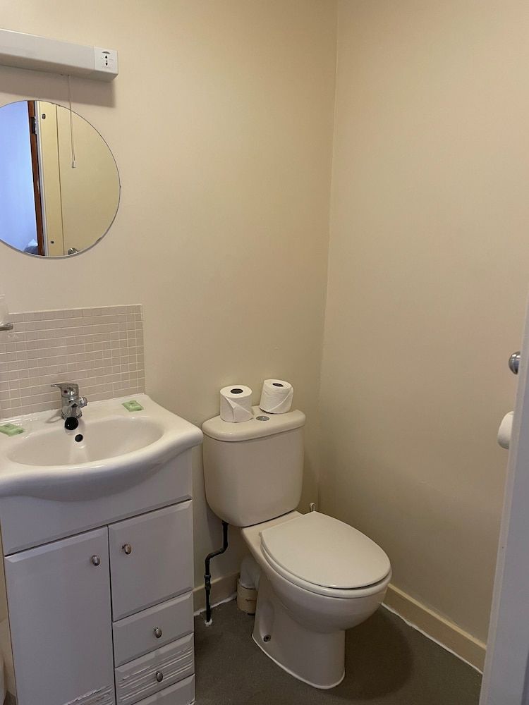 The Georgian Hollies Standard Twin Room 2