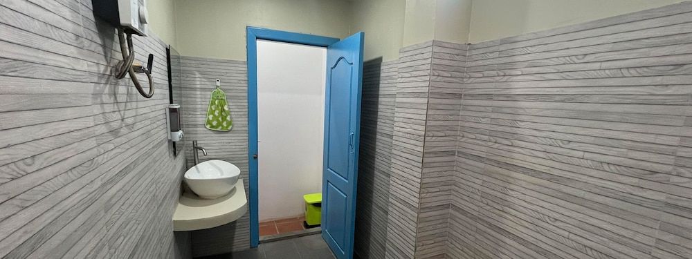 The Funky Village Private Dorm - Sleeps 2 Shared Bathroom 3