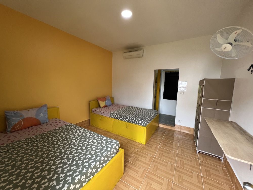 Basic Twin Room with private bathroom