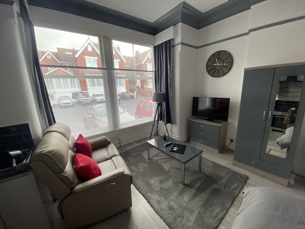Blackpool Abode - 124 Elite Apartments Studio, Ensuite 12