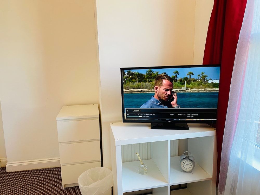 Shirley House Self Catering Guest House, 5 min Drive to Cruise Ship Terminals and City Centre Budget double room 8