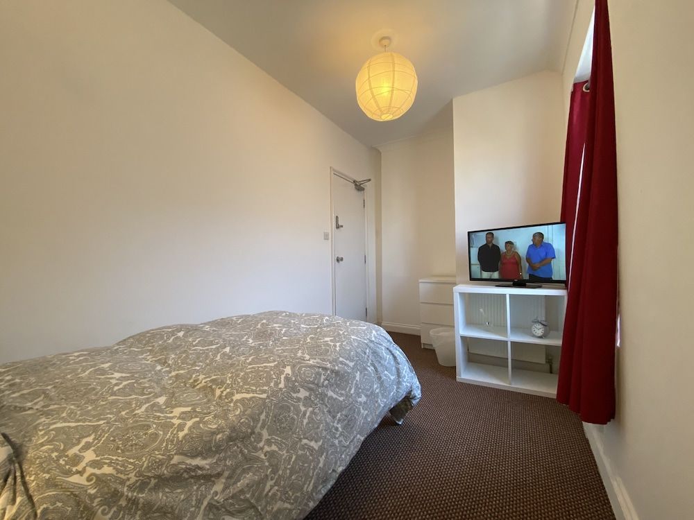 Shirley House Self Catering Guest House, 5 min Drive to Cruise Ship Terminals and City Centre Budget double room 2