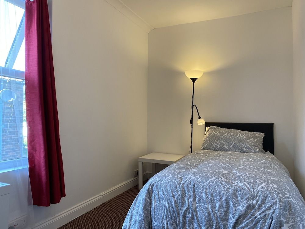 Shirley House Self Catering Guest House, 5 min Drive to Cruise Ship Terminals and City Centre Budget double room 4