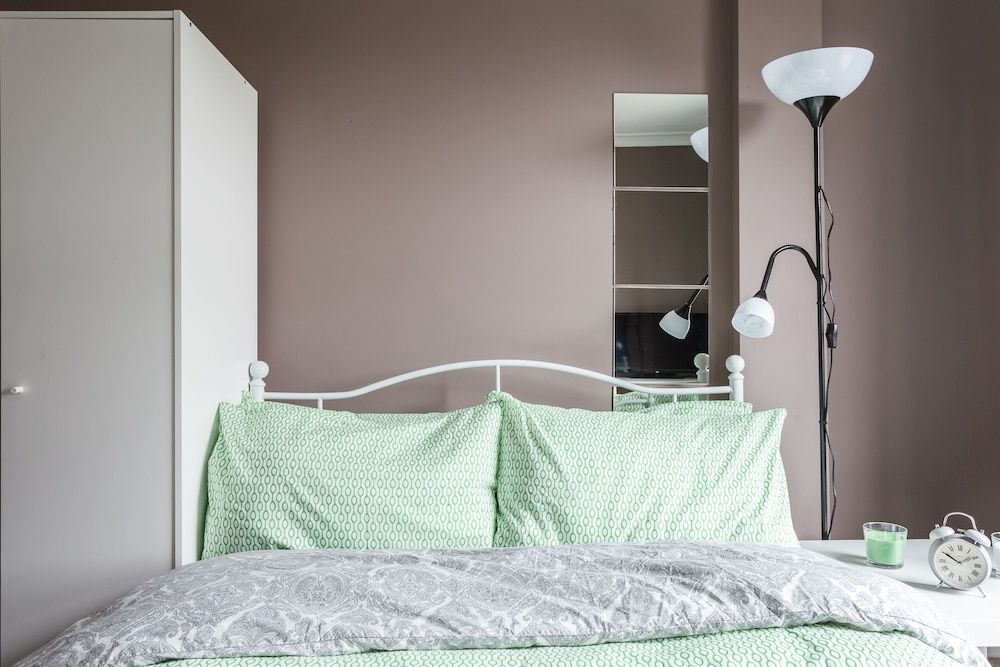 Shirley House Self Catering Guest House, 5 min Drive to Cruise Ship Terminals and City Centre Traditional Double Room (2)