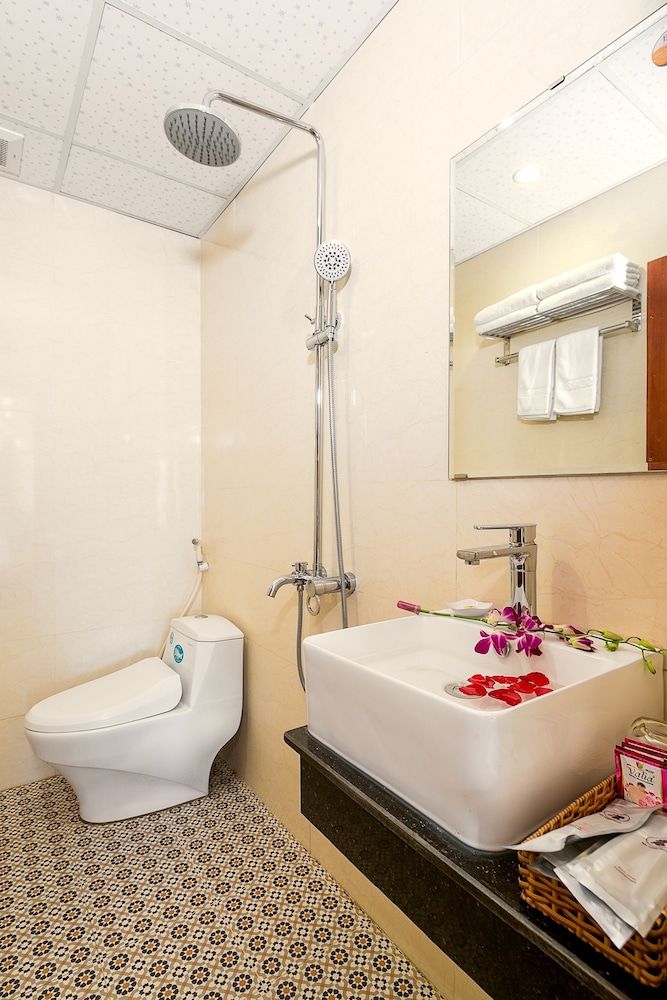 Ga Vang Hotel Family Room 13