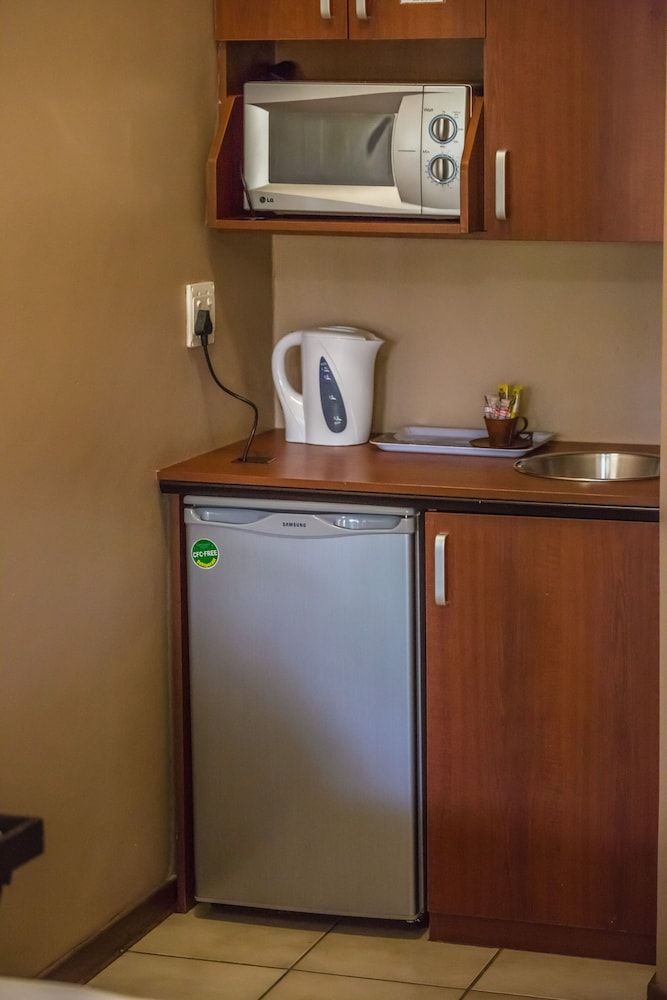 Beryl1 Guest House Deluxe Room, 1 Queen Bed, Non Smoking, Garden View 13