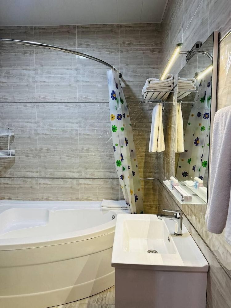 Garden Plaza Bukhara Standard Twin Room 3