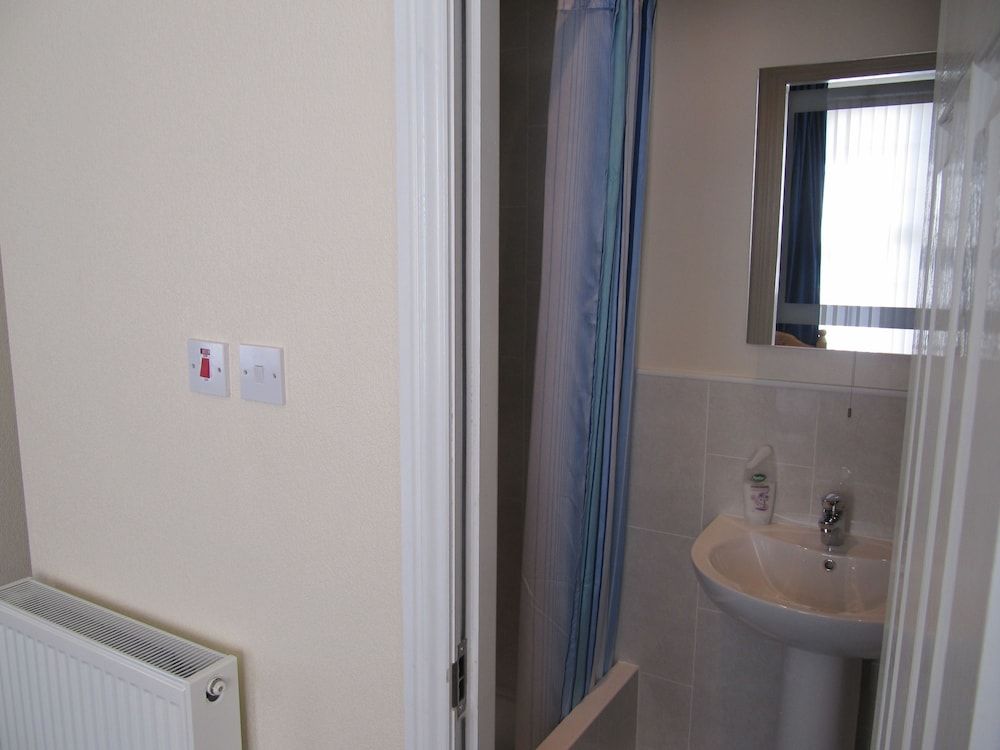 Hawthorn House Family Room, Non Smoking, Refrigerator 7