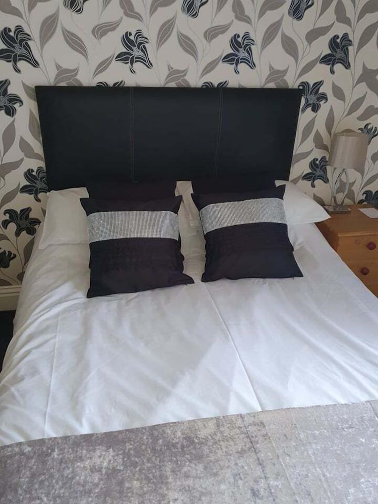 Hawthorn House Double Room, Non Smoking, Refrigerator 9