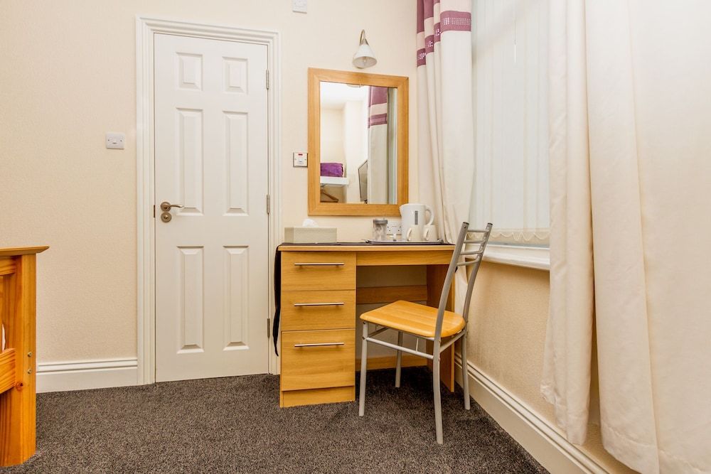 Hawthorn House Double Room, Non Smoking, Refrigerator 5