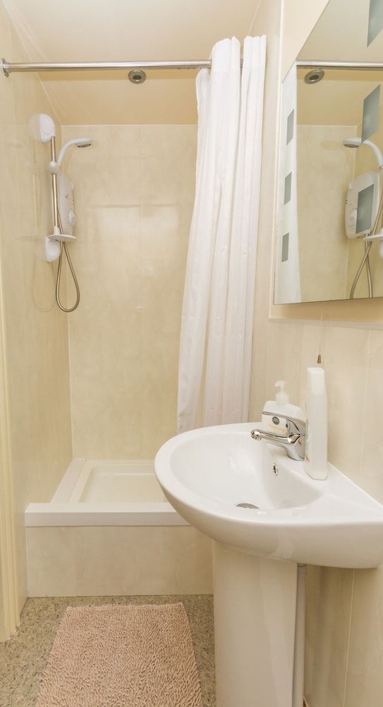 Hawthorn House Double Room, Non Smoking, Refrigerator 13