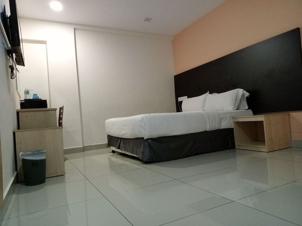 Avenue Bangi Hotel Basic Double Room, 1 Queen Bed 3