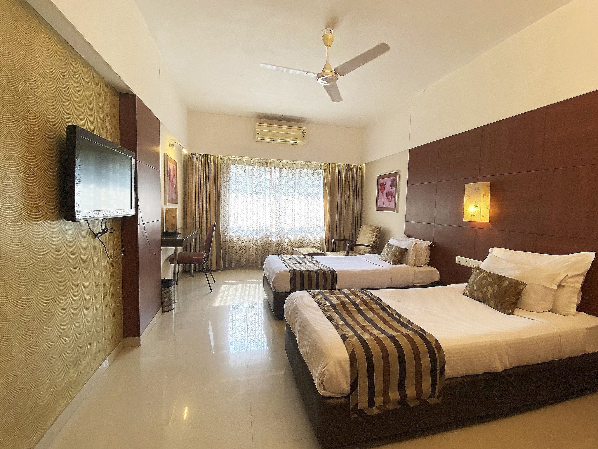 Hotel Park Plaza Double Deluxe A/C Bedroom CP