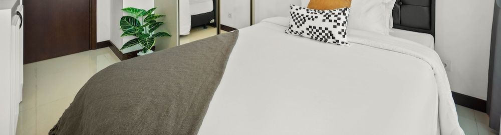 undefined NOIR by Kozystay 7