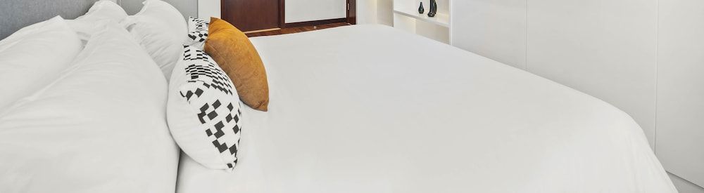 undefined NOIR by Kozystay 8