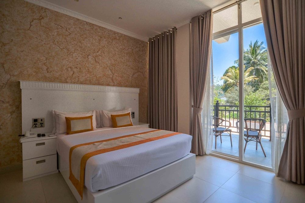 Kandy Hills Deluxe Double or Twin Room 6