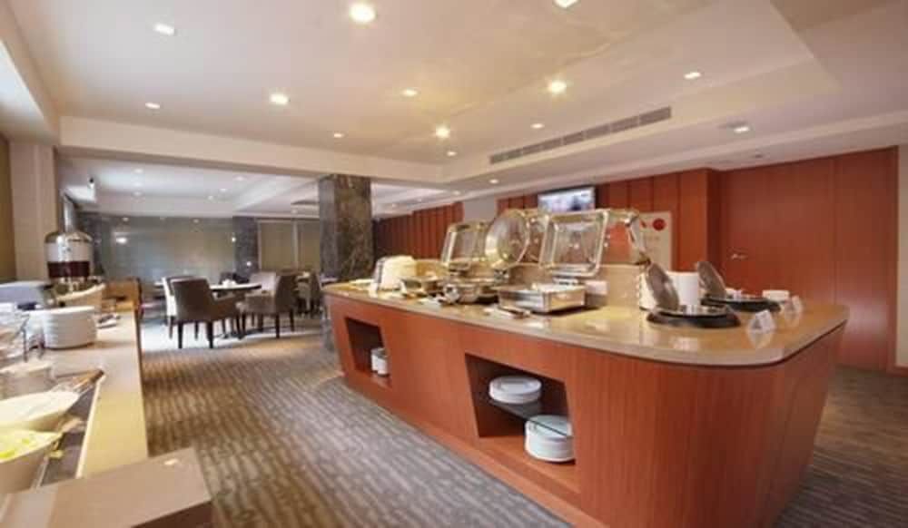 undefined Tokyo International Hotel 10