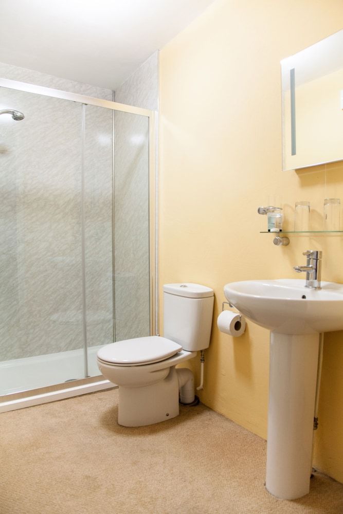 The Poltimore Inn Triple Room (The Exe) 2