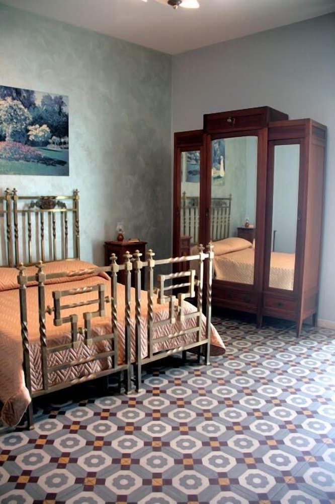 B&B Domus Cicerone Quadruple Room, Sea View 3