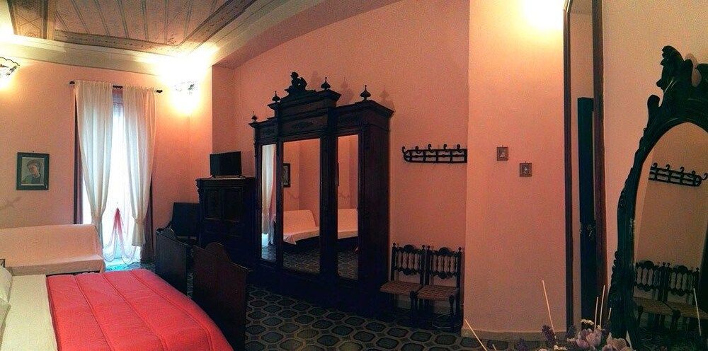 B&B Domus Cicerone Superior Room, Sea View 2