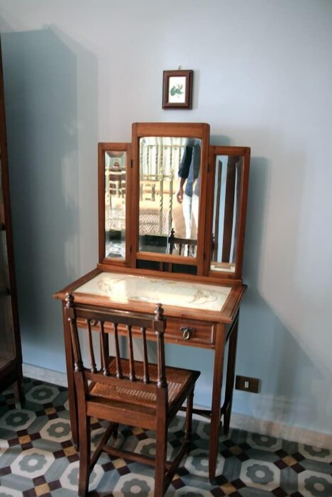 B&B Domus Cicerone Quadruple Room, Sea View 9