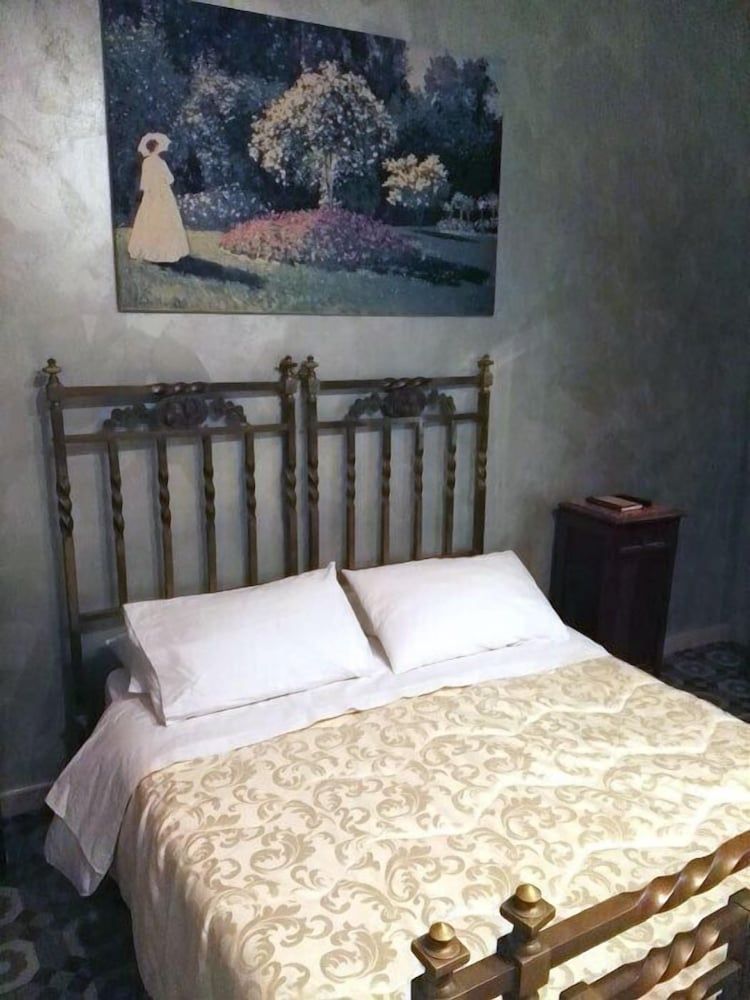 B&B Domus Cicerone Quadruple Room, Sea View 4