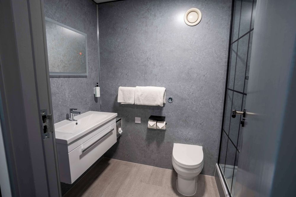 The Bolton Stadium Hotel, a member of Radisson Individuals Standard Room 12