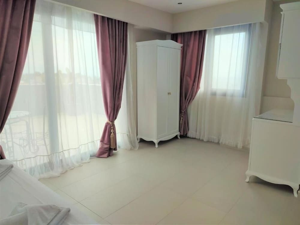 Light Blue Luxury Rooms Suite 7