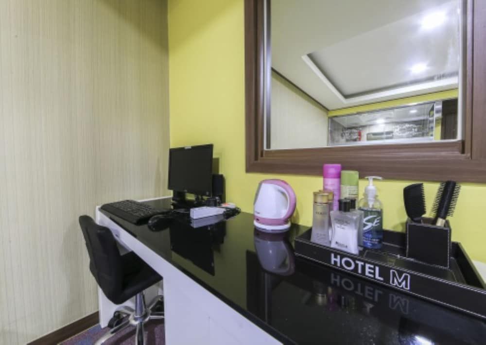 M Hotel Standard Room 9