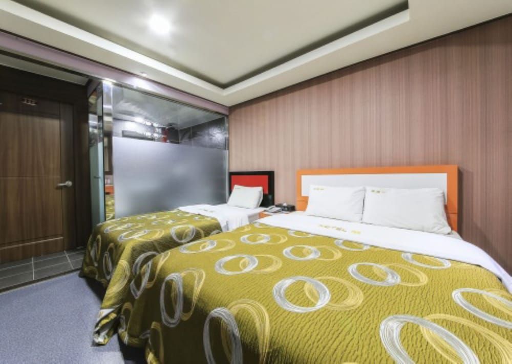 M Hotel Premium Room 8