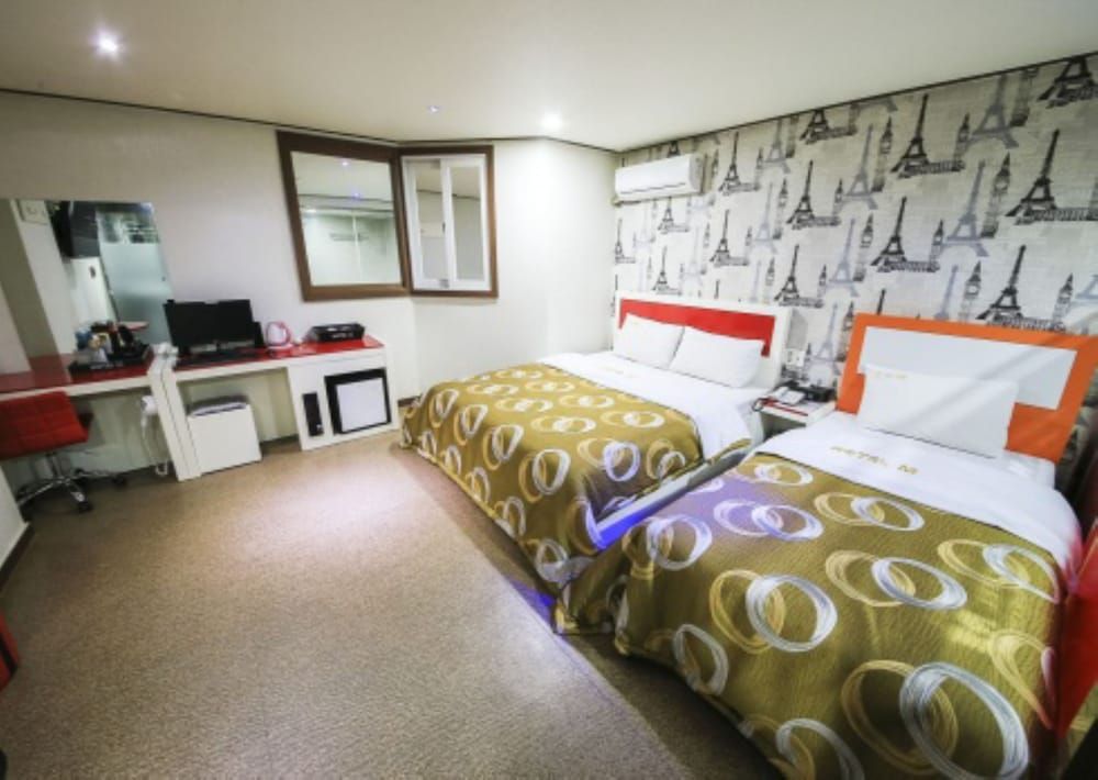 M Hotel Premium Room 4