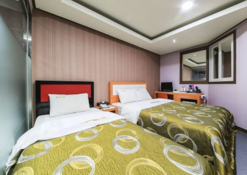 M Hotel Premium Room 5