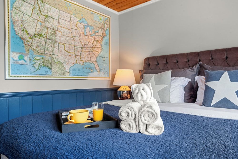 Klara Double Room, 1 King Bed 3