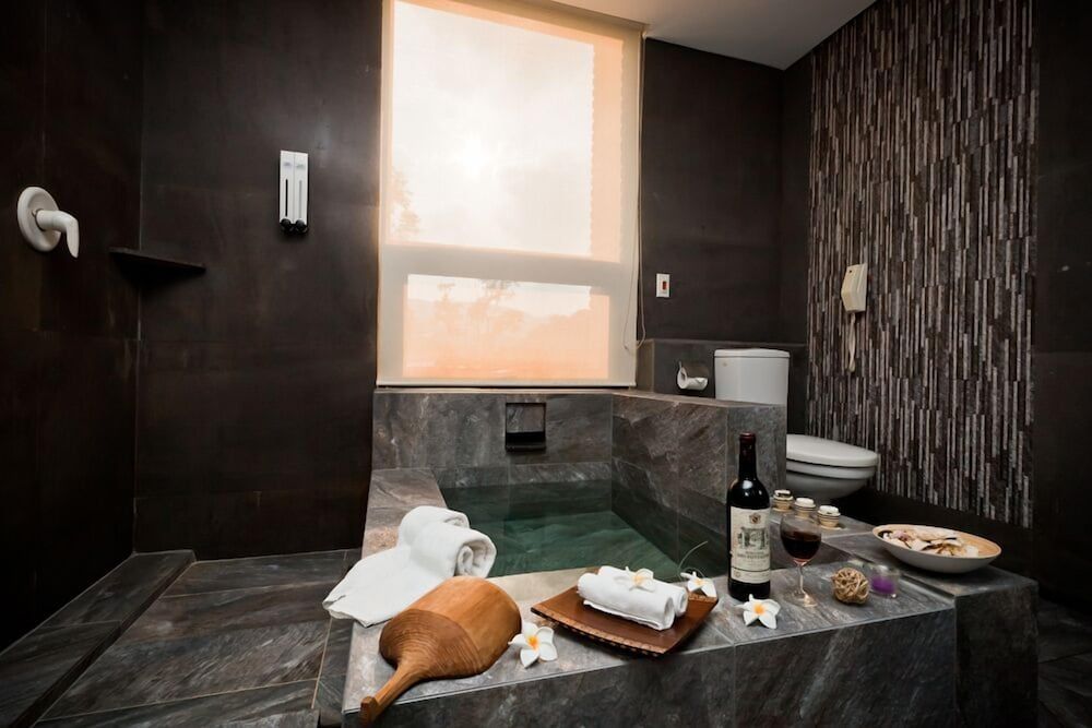 The Loft Seaside Suites