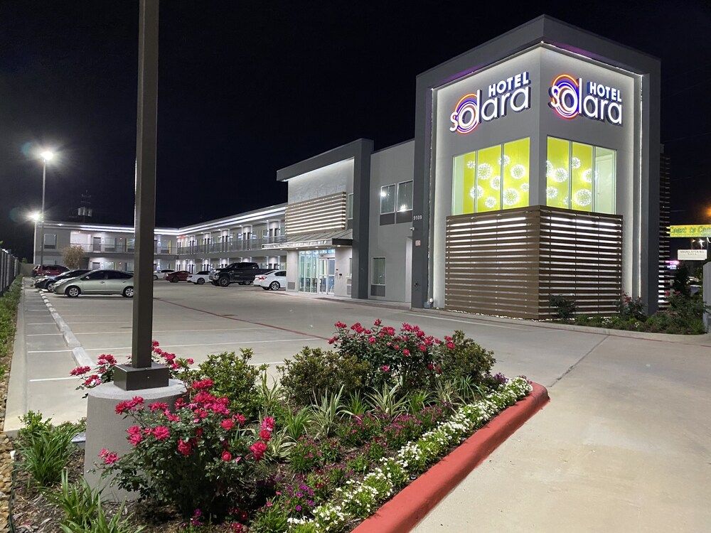 undefined Hotel Solara Hobby Airport 5