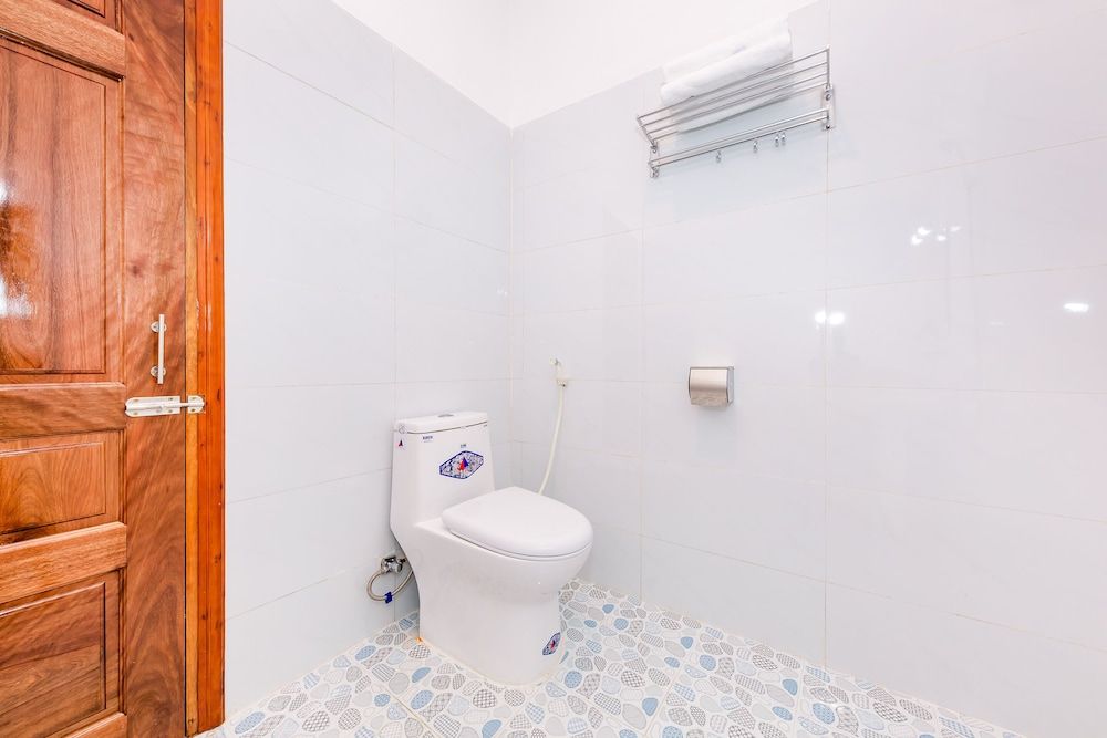 Super OYO 598 Peony Hotel Deluxe Triple Room 11