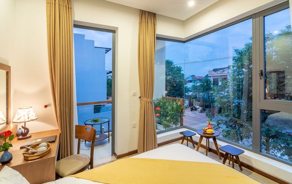 Hoi An Majestic Villa Family Room, Balcony, Pool View 9