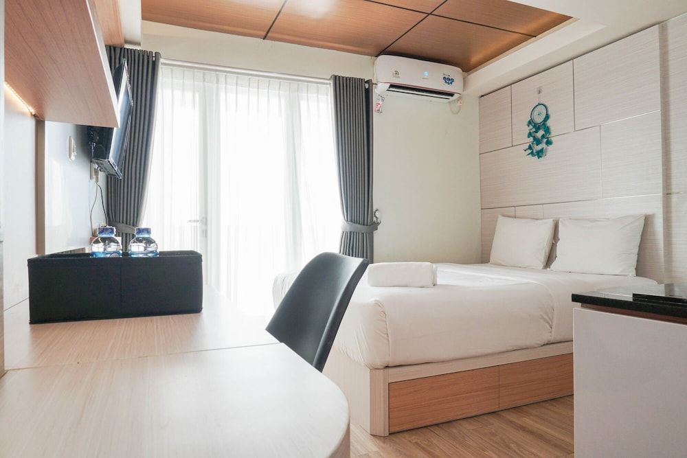 Modern Studio with City View Amethyst Apartment Room 5